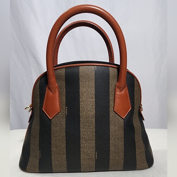 Fendi Penguin dome 2 way (original strap not incl). Int leather dry spots - Picture 2 of 13